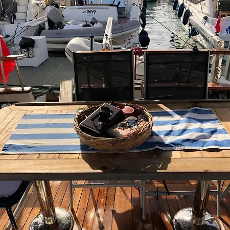 Bateau-hôtel Not A Dream