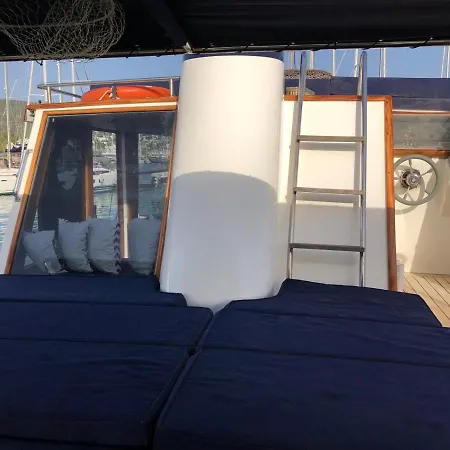 Bateau-hôtel Not A Dream *